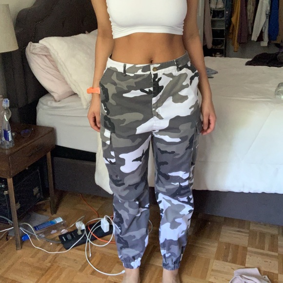 camo cargo pants in white - Picture 3 of 3
